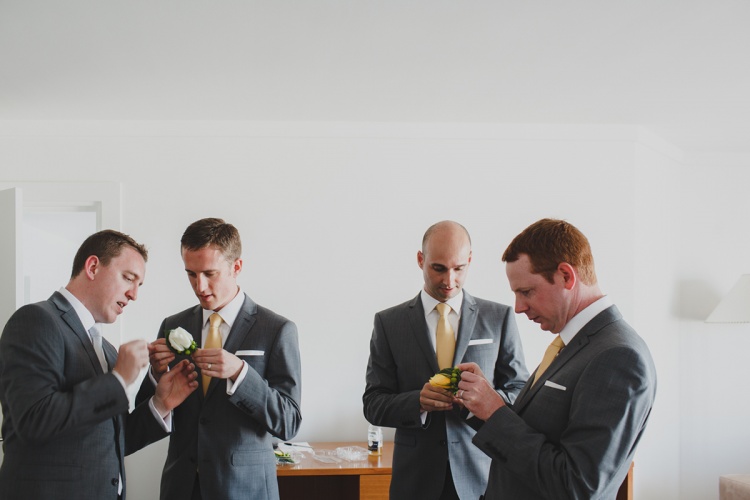 groomsmen-getting-ready-boutonnieres-wedding