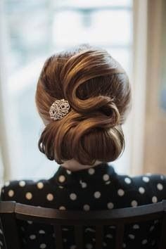 retro-vintage-wedding-hairstyle-updo-low-mrs2be