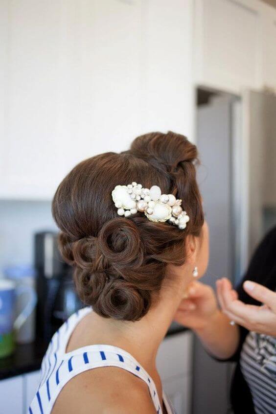 vintage-rolls-wedding-updo-low-style-mrs2be