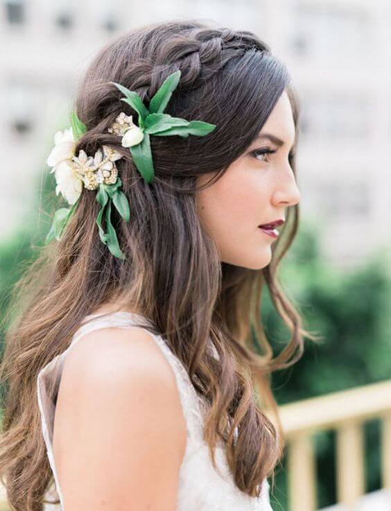 half-up-half-down-wedding-hair-style-fresh-flower-relaxed-mrs2be