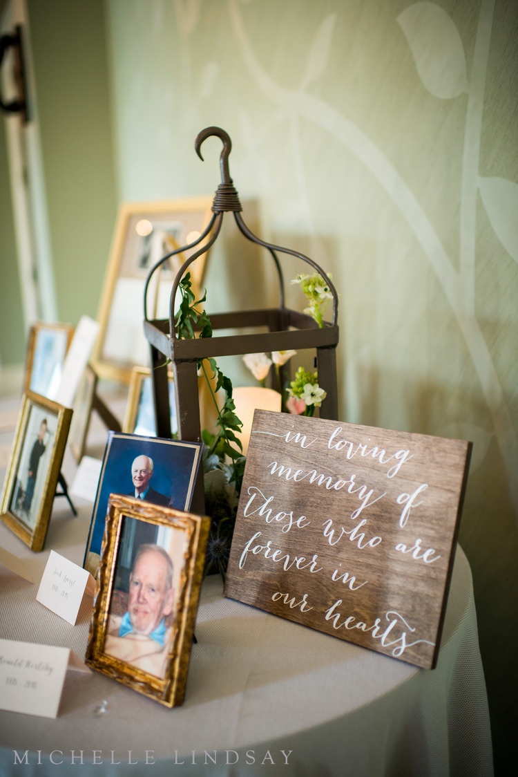 in-loving-memory-sign-wedding-photo-table