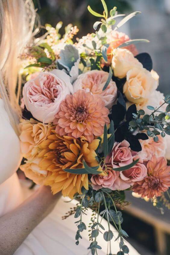 Oversized-Vintage-Tone-Autumn-Wedding-Bouquet