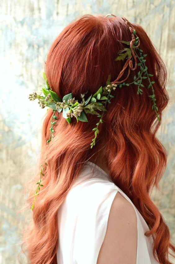 autumnal-wedding-ideas-hair-crown-leaf-greenery-mrs2be