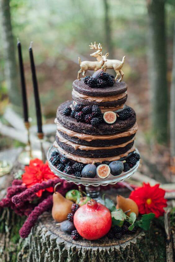 autumnal-wedding-inspiration-cake-animal-stag-topper-mrs2be