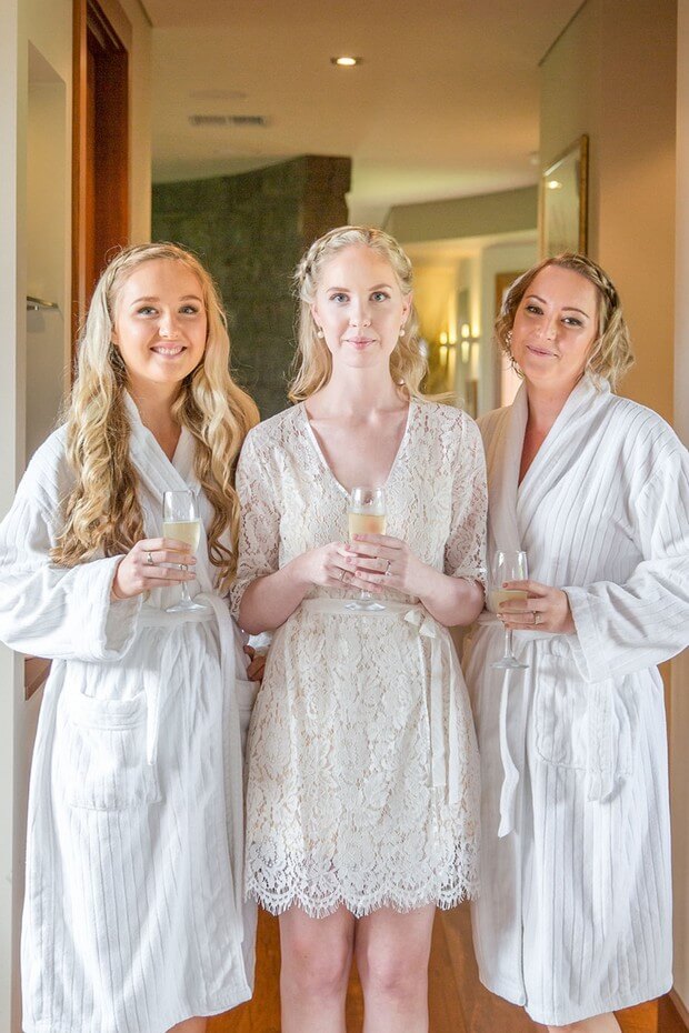 12-bride-bridesmaid-getting-ready-wedding-morning-robes