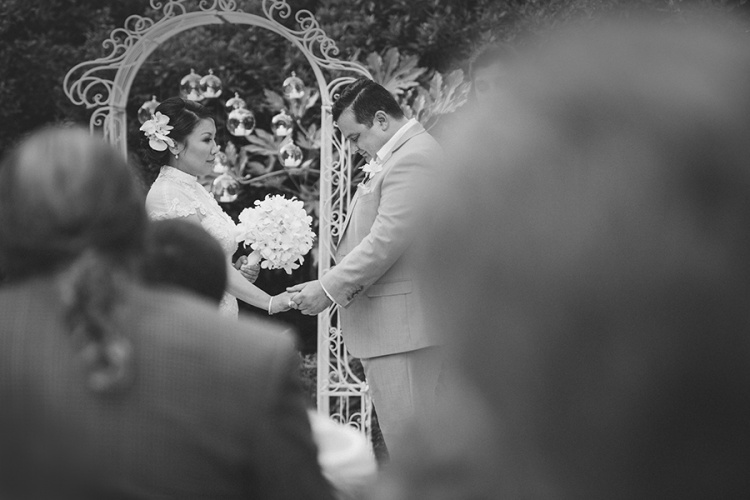 12-intimate-St-Kilda-outdoor-wedding-ceremony