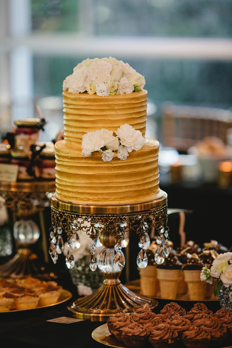17-intimate-St-Kilda-outdoor-wedding-cake