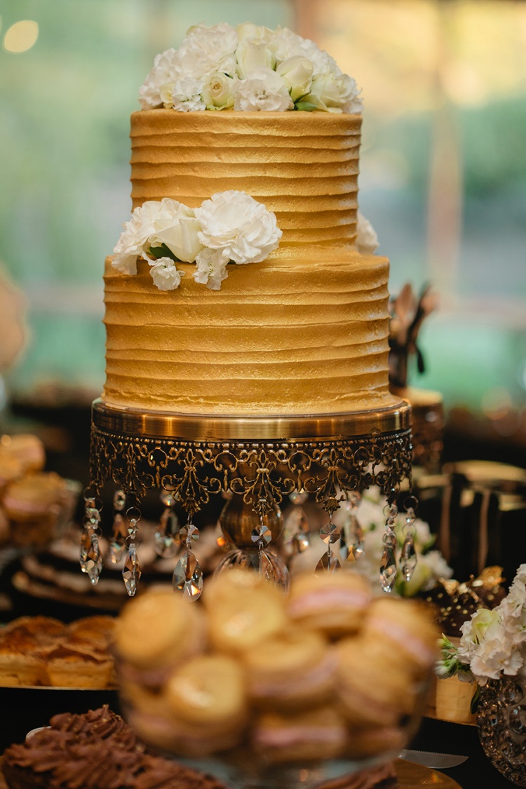 27-intimate-St-Kilda-outdoor-wedding-cake