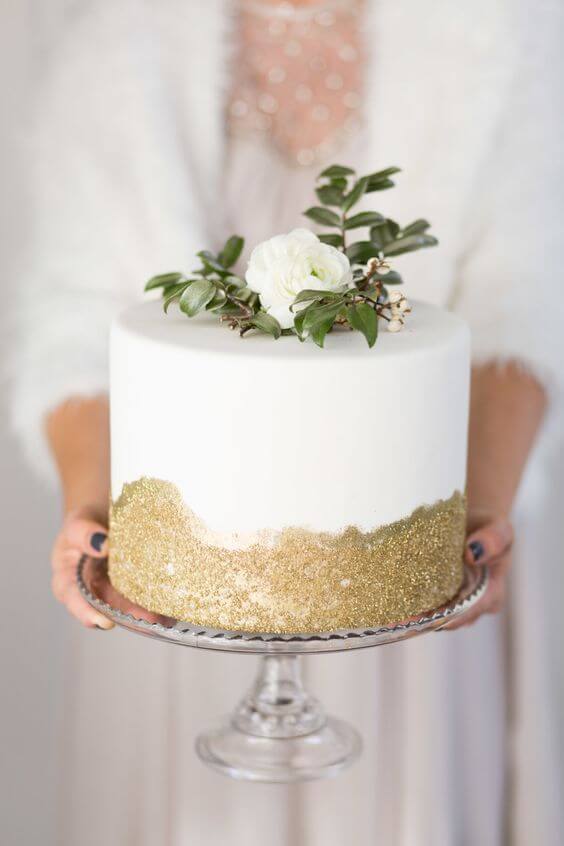 Winter-Wedding-Cakes-Gold-White-Greenery