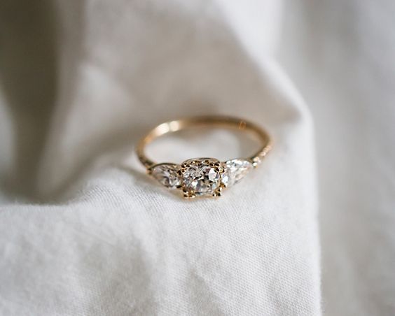 bespoke-cluster-diamond-engagement-ring-mrs2be
