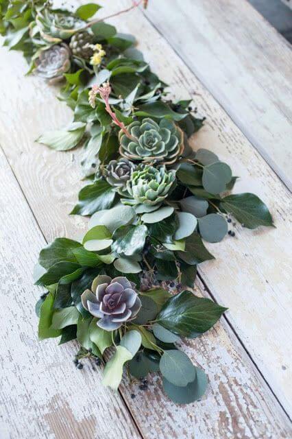 table runners and garlands