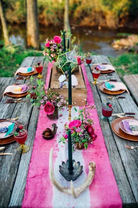 table runners and garlands