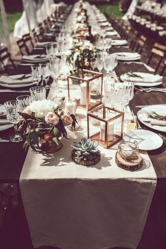 table runners and garlands