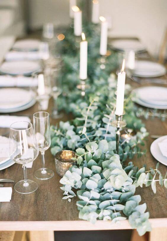 table runners and garlands