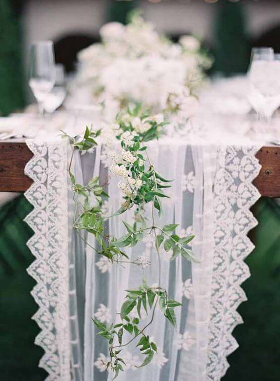 table runners and garlands