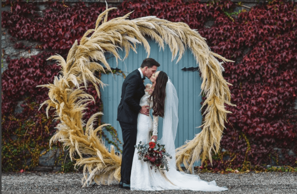 alternative wedding trend, pampas grass